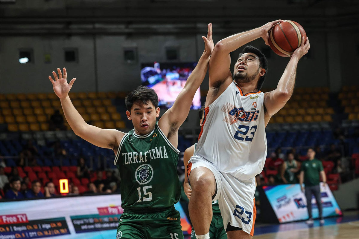 黄日华道歉后，村超球员回应“为您的真诚所感动”.