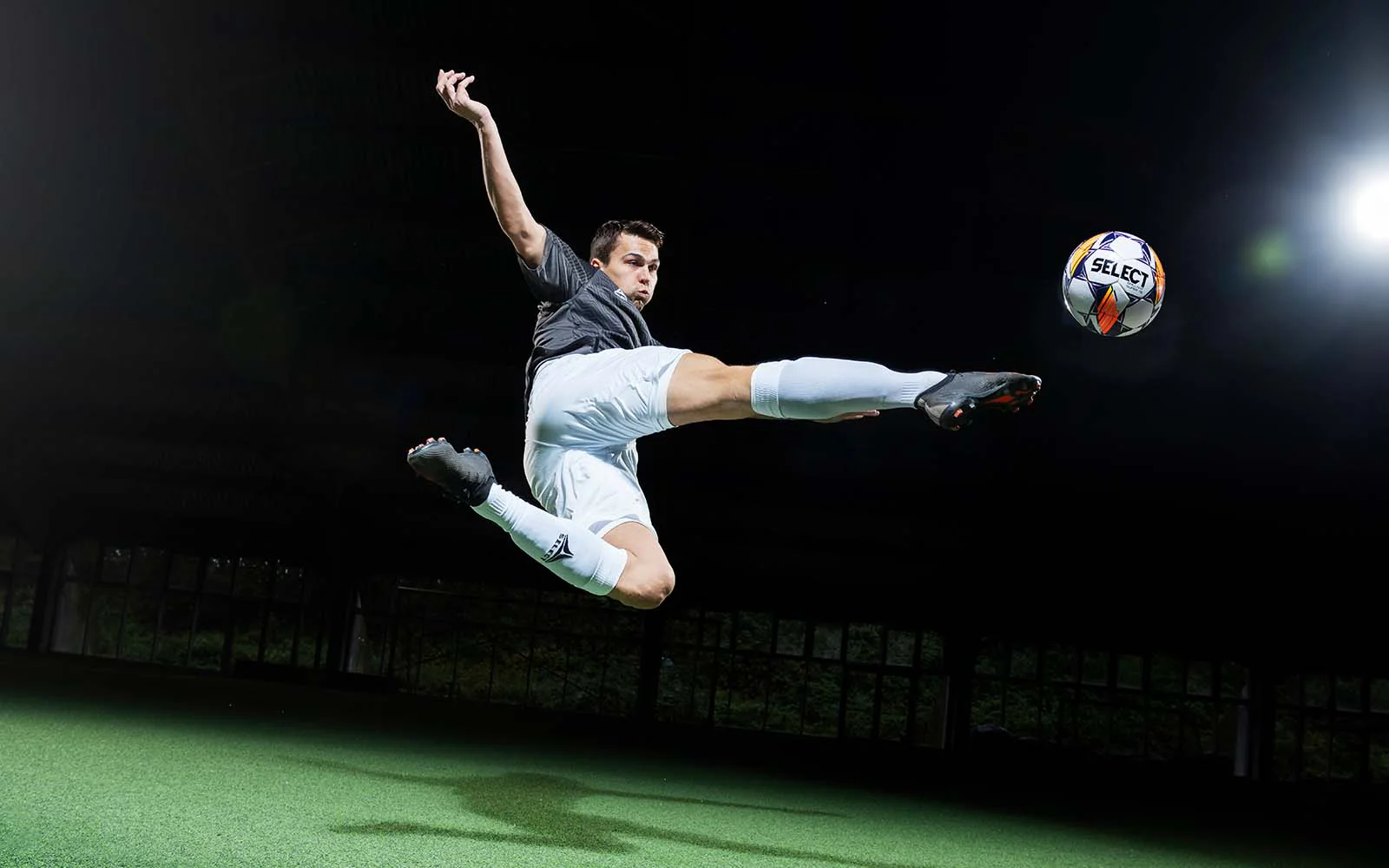 幫助居勒爾 幫助居勒爾